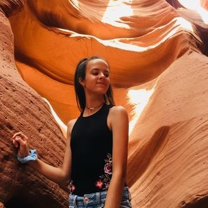 Meet your Posher, Lainie